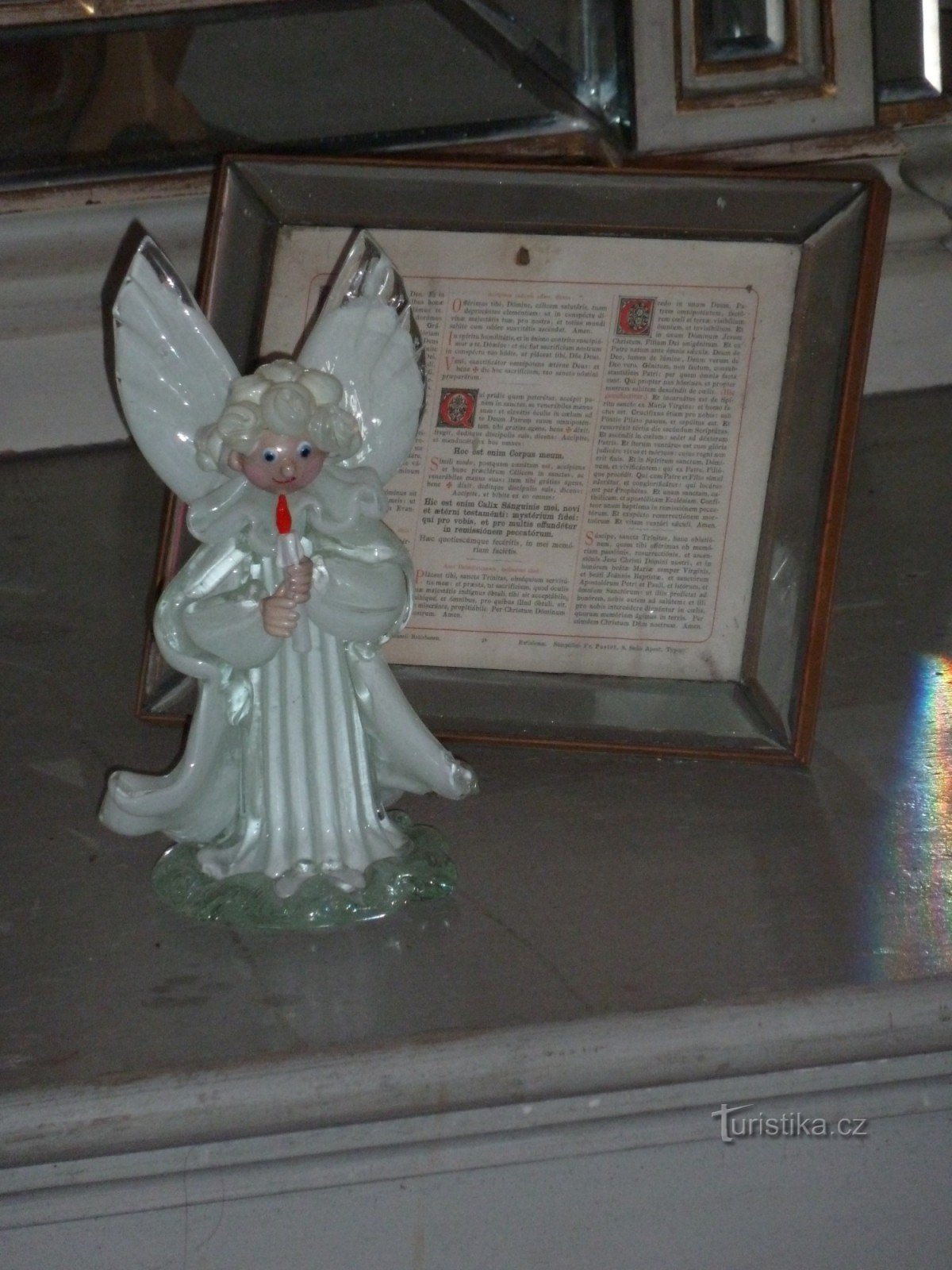 La chapelle Harrachov de Saint Elizabeth avec une cloche de verre unique