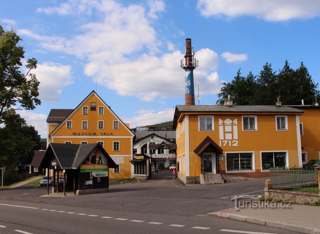 Glasfabrik Harrach