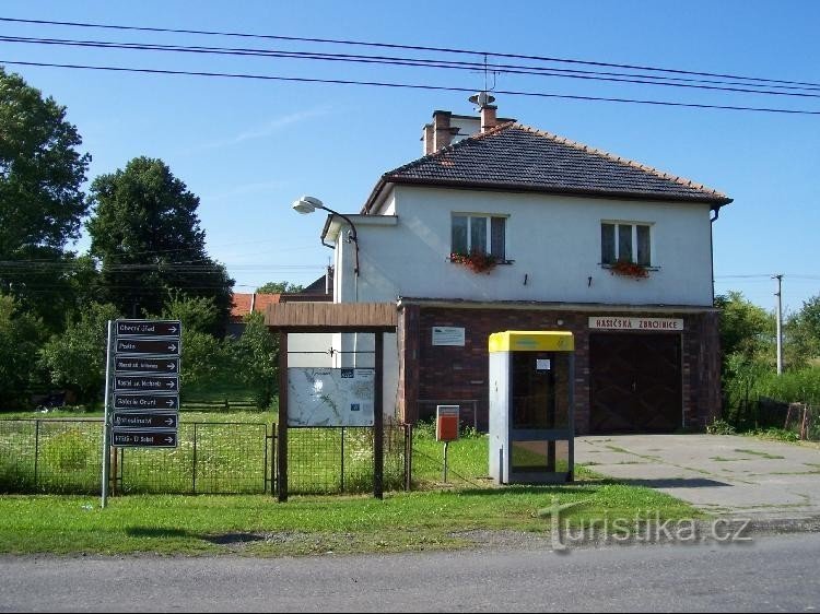 Caserma dei pompieri: caserma dei vigili del fuoco locale