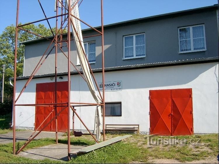 Hasičská zbrojnice: Корпус добровільних пожежників, розвиває суспільно корисну діяльність