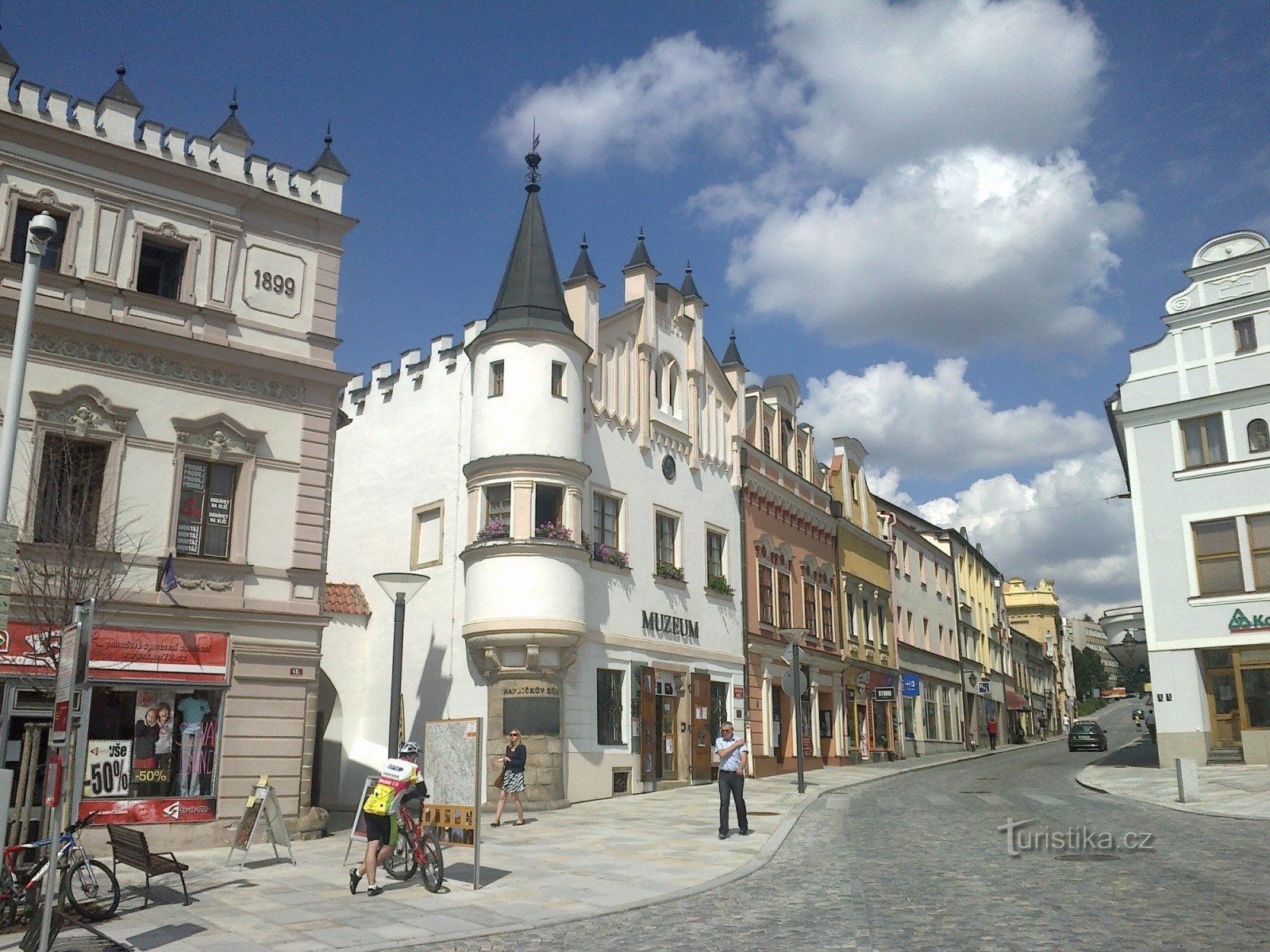 Havlíčkovo náměstí e rua Horní.