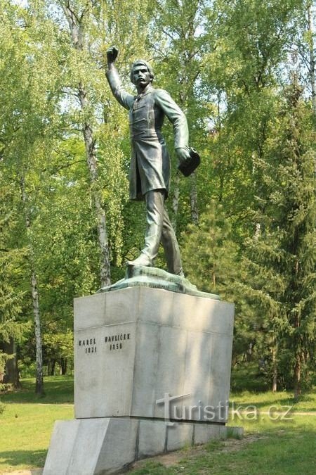 Havlíčkův Brod - standbeeld van Karel Havlíček Borovský