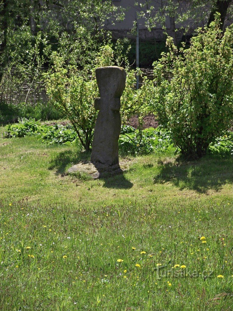 Havlovice (nad Úpou) – krzyż pojednania (kamień graniczny)