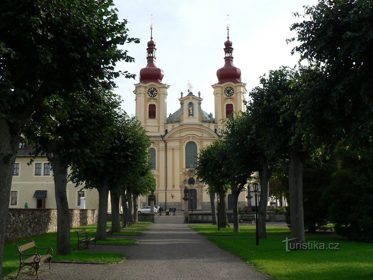 Hejnice, basilikans fasad