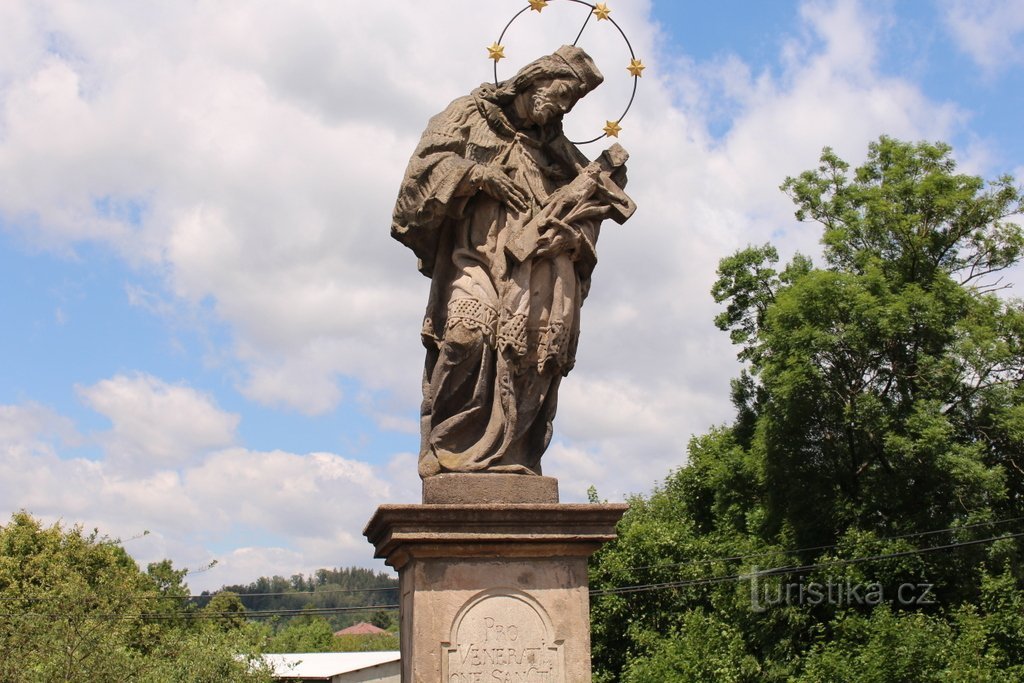 Hejnice, socha sv. Jana z Nepomuku na mostě