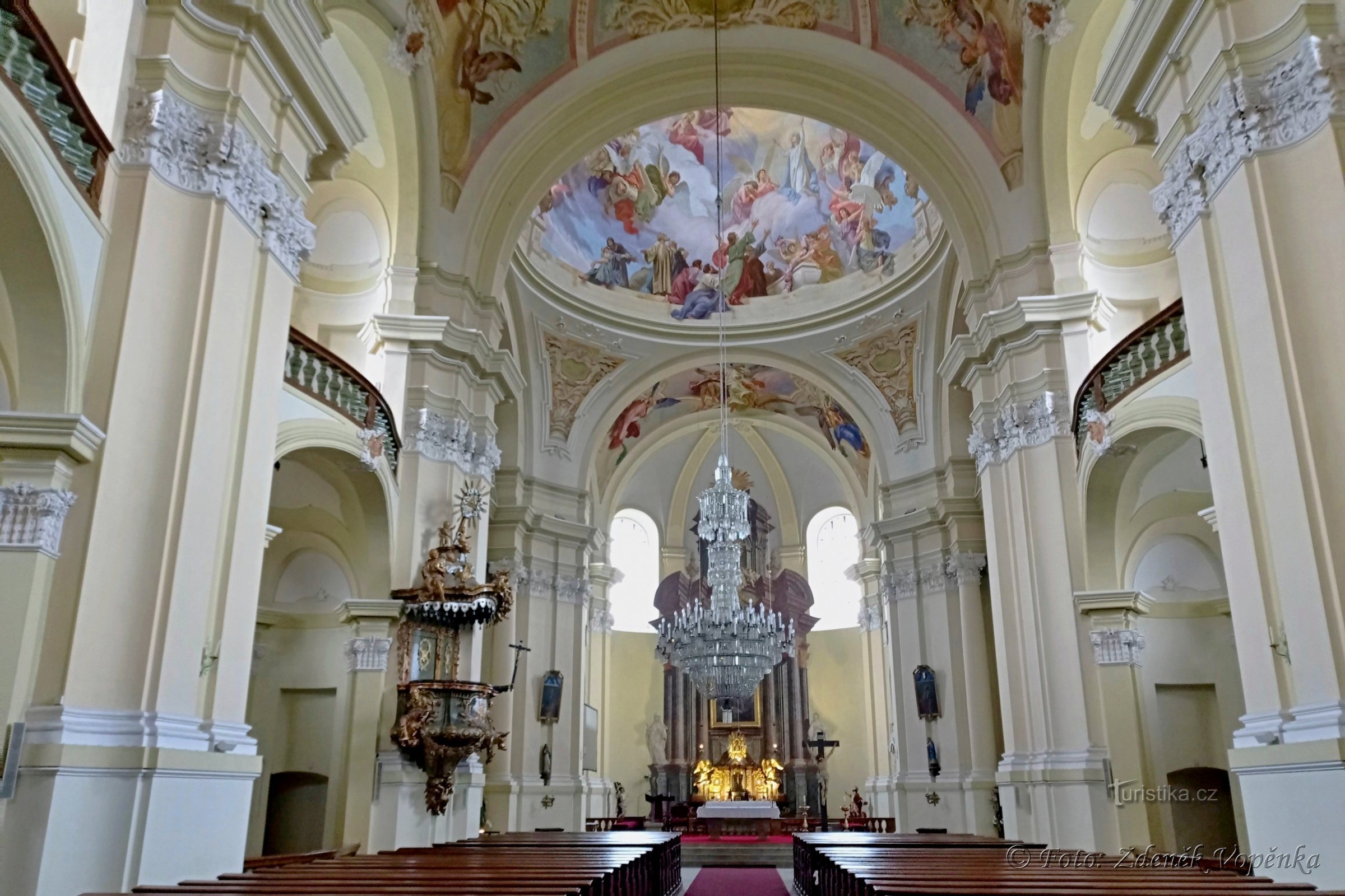 Klasztor i kościół Franciszkanów w Hejnicach.