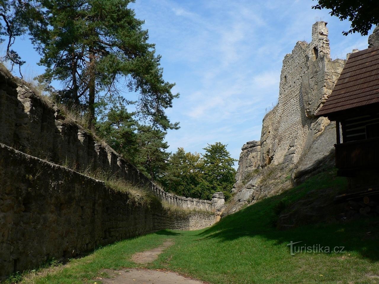 Helfenburg, falak nyugati része