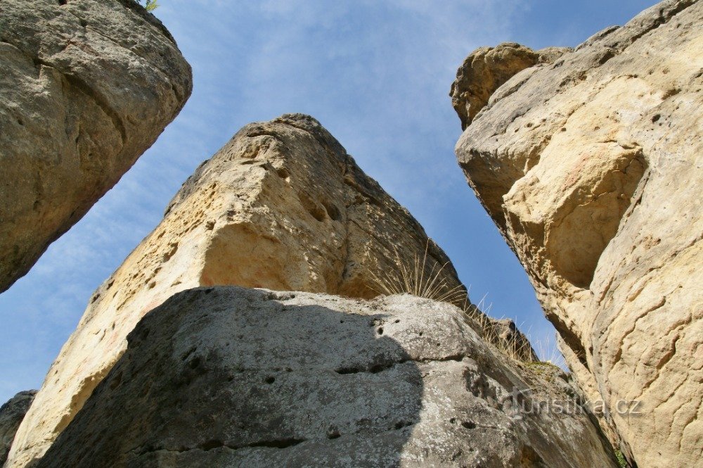 Helfenburg on todella kalliolinna