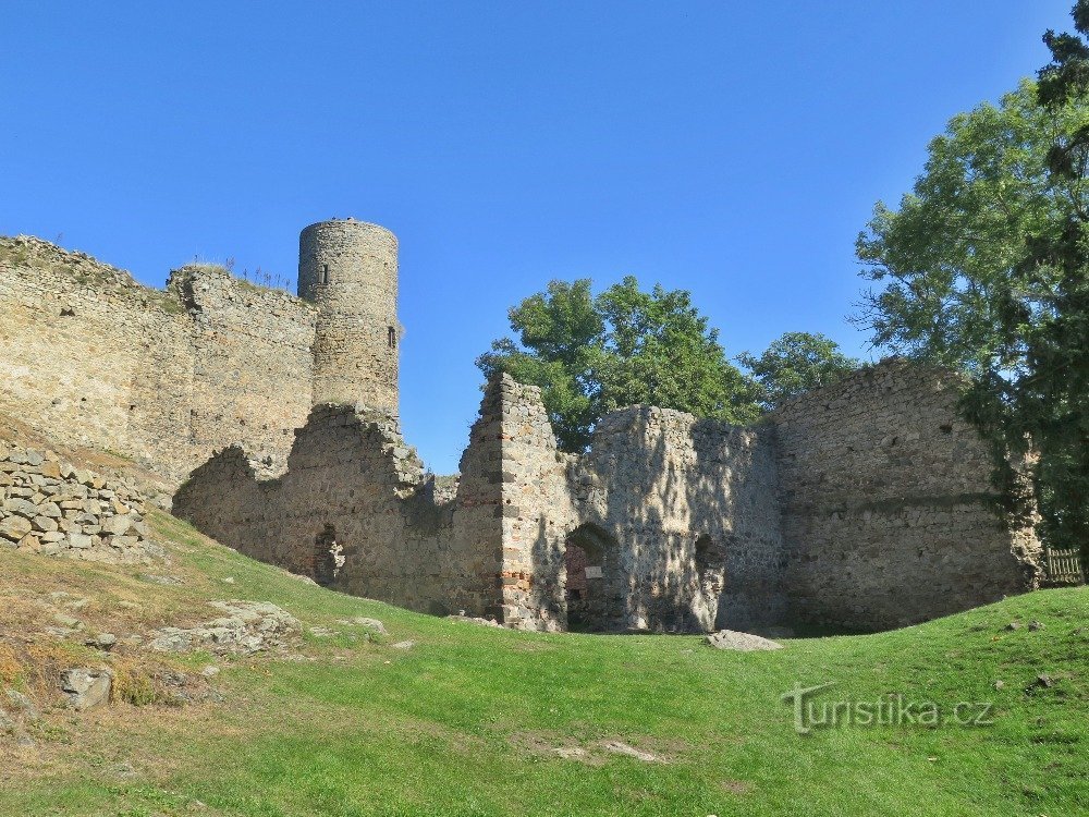 Helfenburg őrtoronnyal