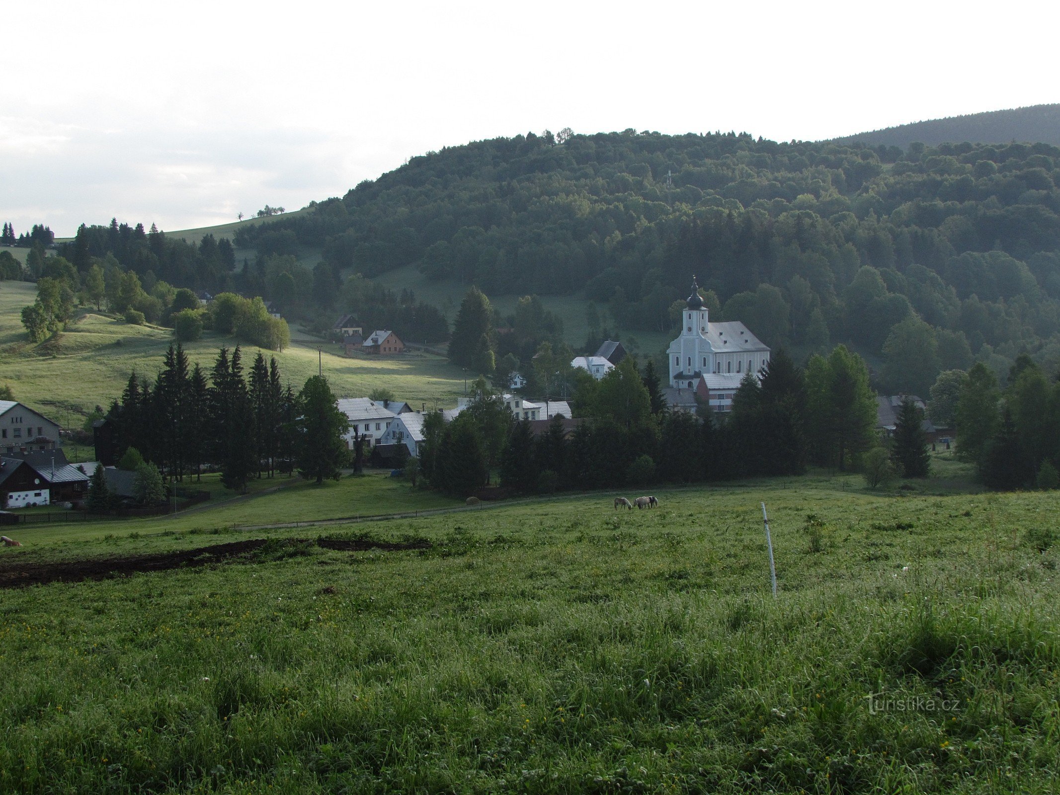 Heřmanovice - Pyhän Andreaksen kirkko ja muut pyhät monumentit