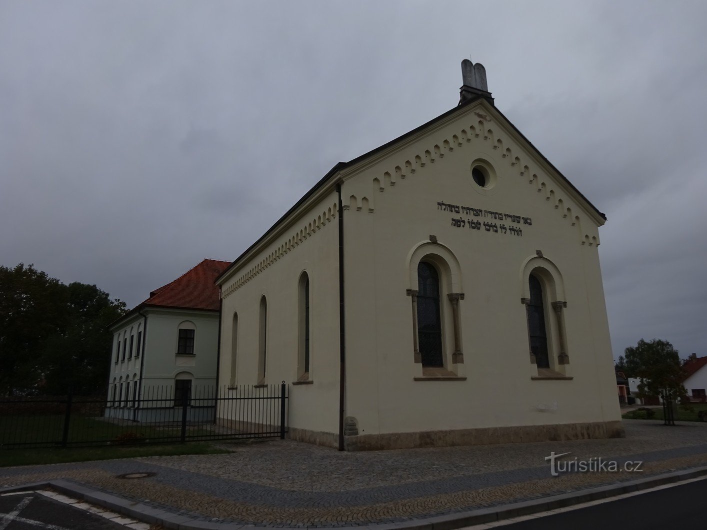 Heřmanův Městec と学校のあるユダヤ人のシナゴーグ