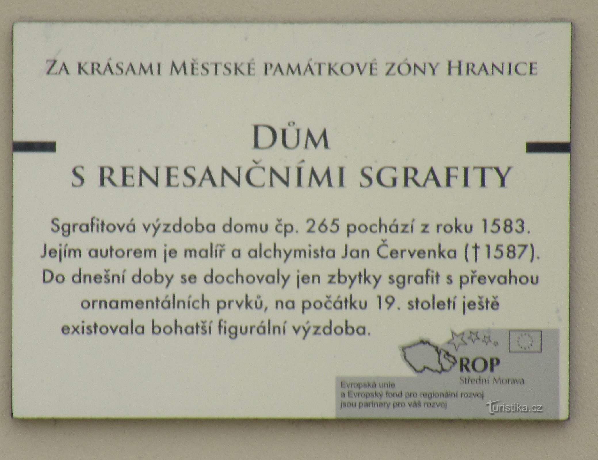 Zabytkowy budynek z dekoracją sgraffitową w Hranicach