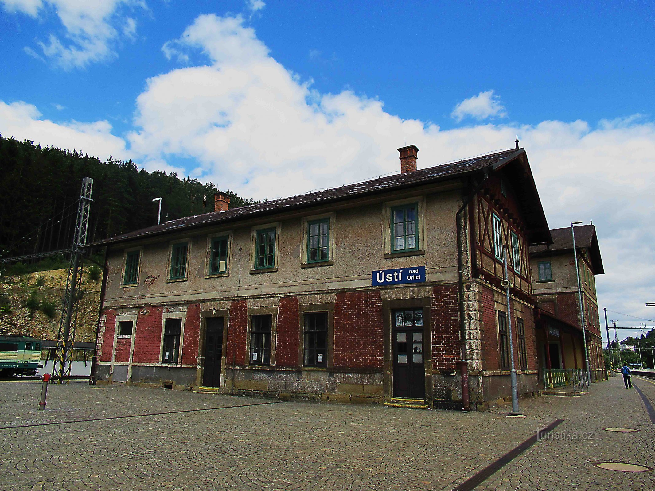 Historisk bygning af jernbanestationen i Ústí nad Orlicí