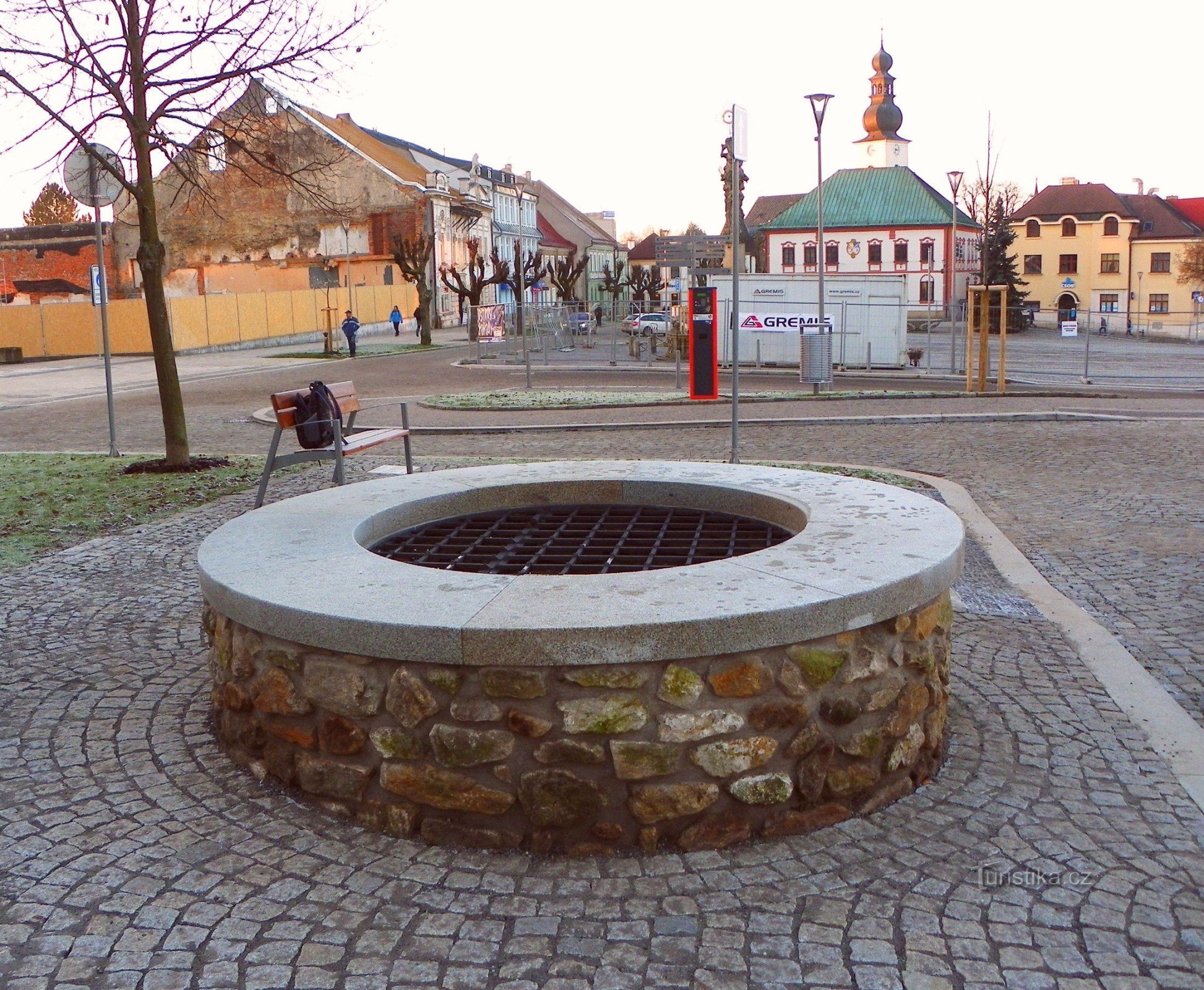 Historyczna studnia na nas. Republika w Žďár nad Sázavou