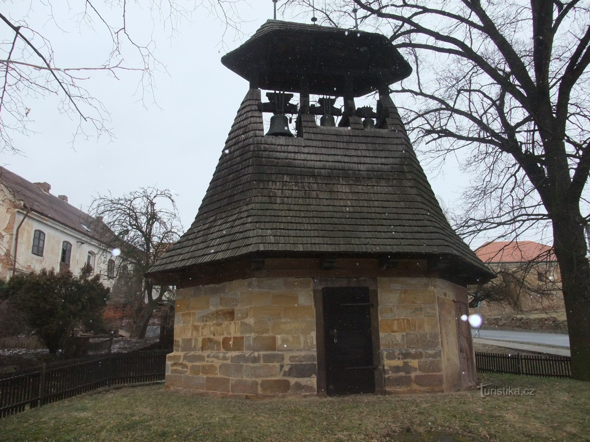 Campanario histórico en Neprobylice