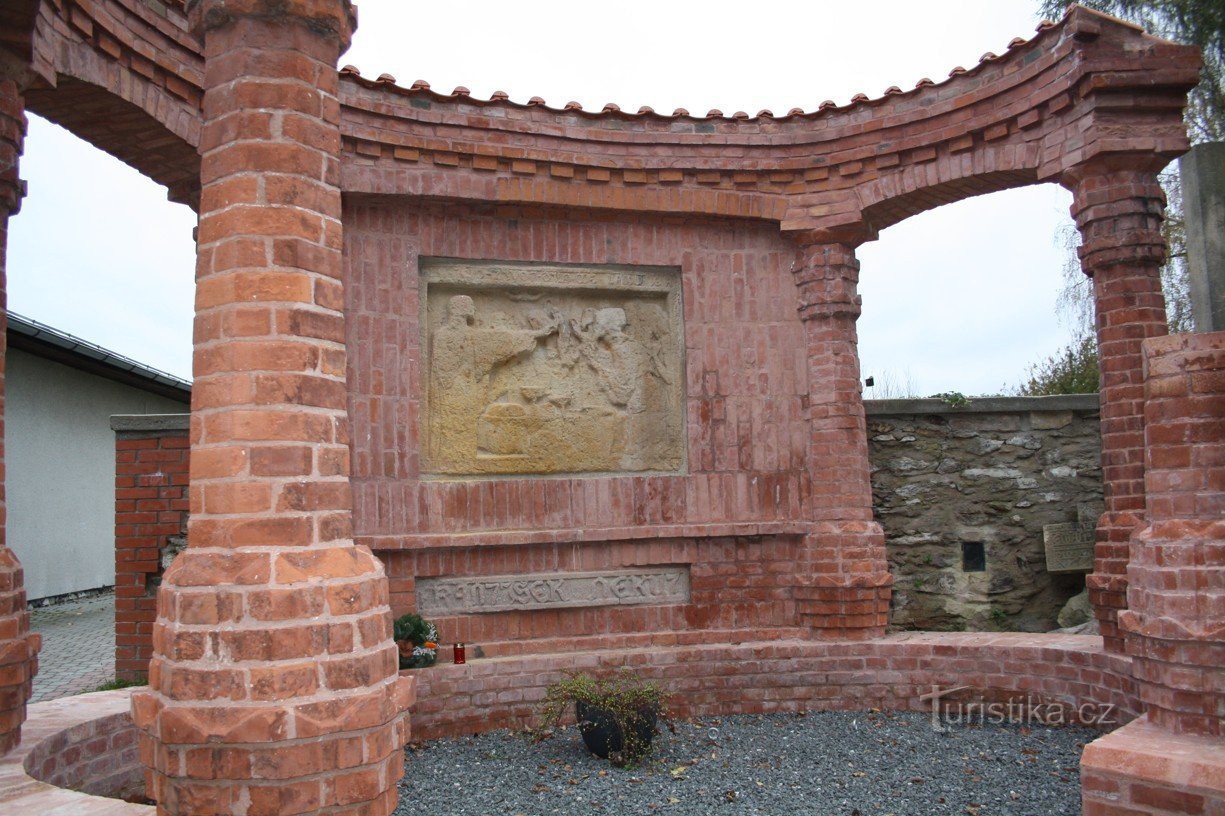 The historic town of Chýnov and the underappreciated artist František Bílek