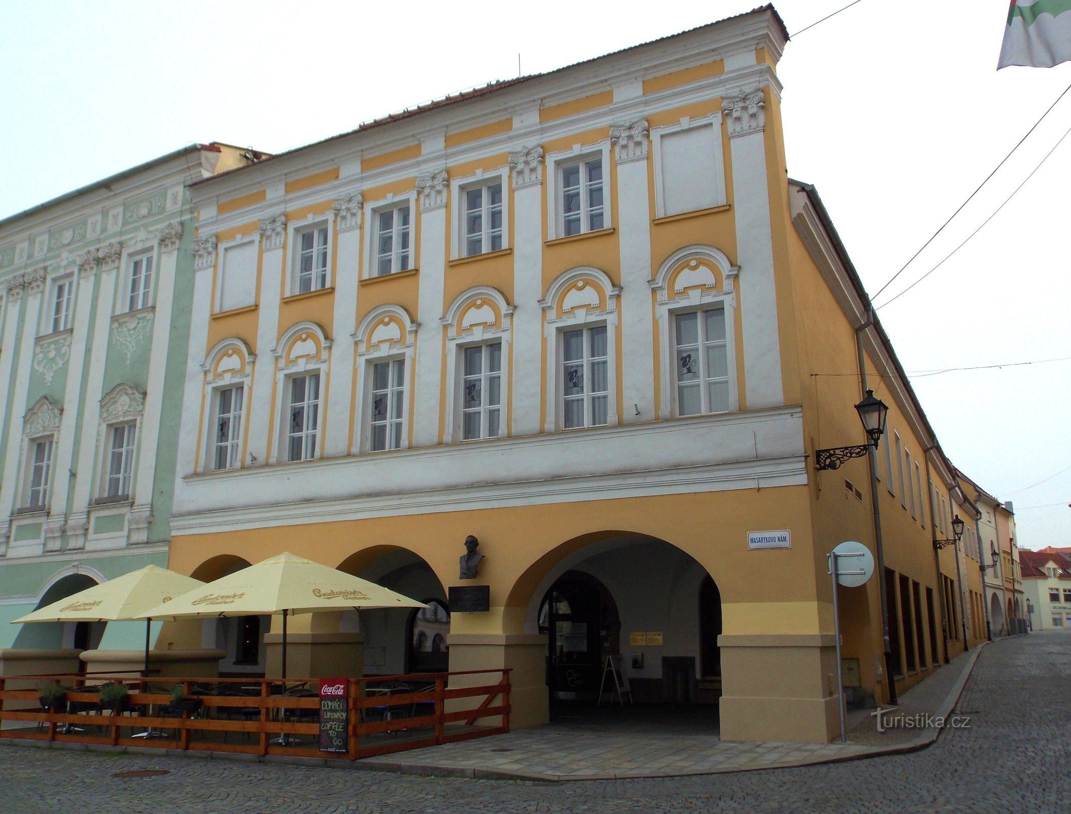 Historiskt hus nära Laudon på torget i Nové Jičín