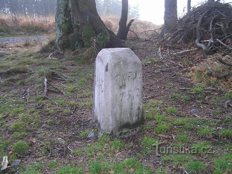 Historic boundary stone from 1752: It reminds that three estates met here - K