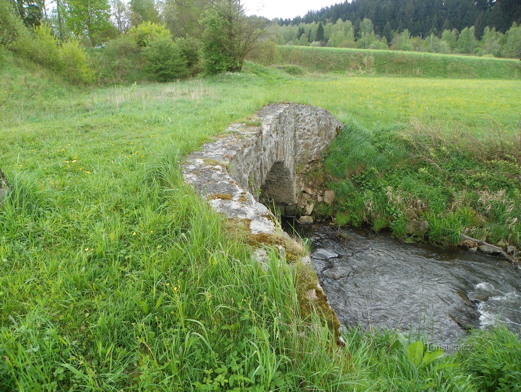 Historische brug over de Borovský potok