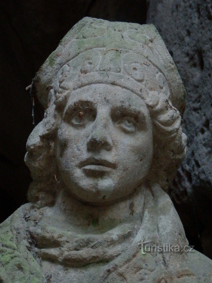 Head statue