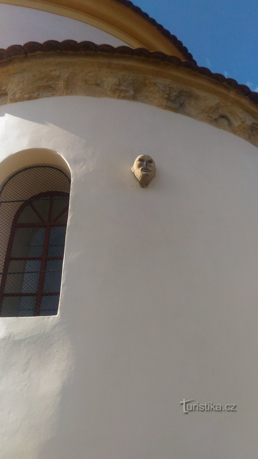 Cabeza de turco en una pequeña iglesia en Želkovice.