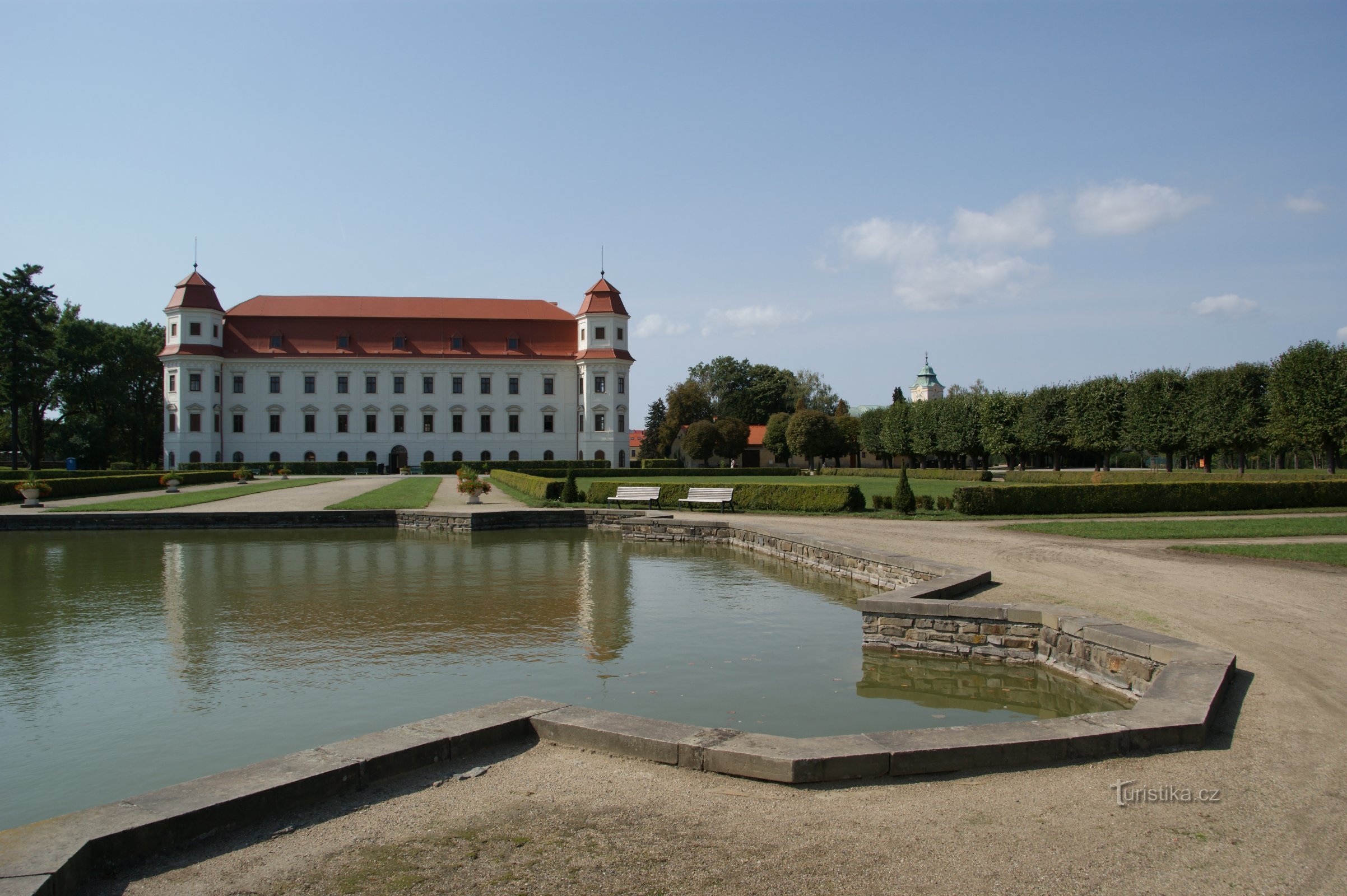 a program fő pontja: a Holešovský kastély