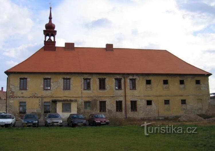 Het hoofdgebouw van het kasteel