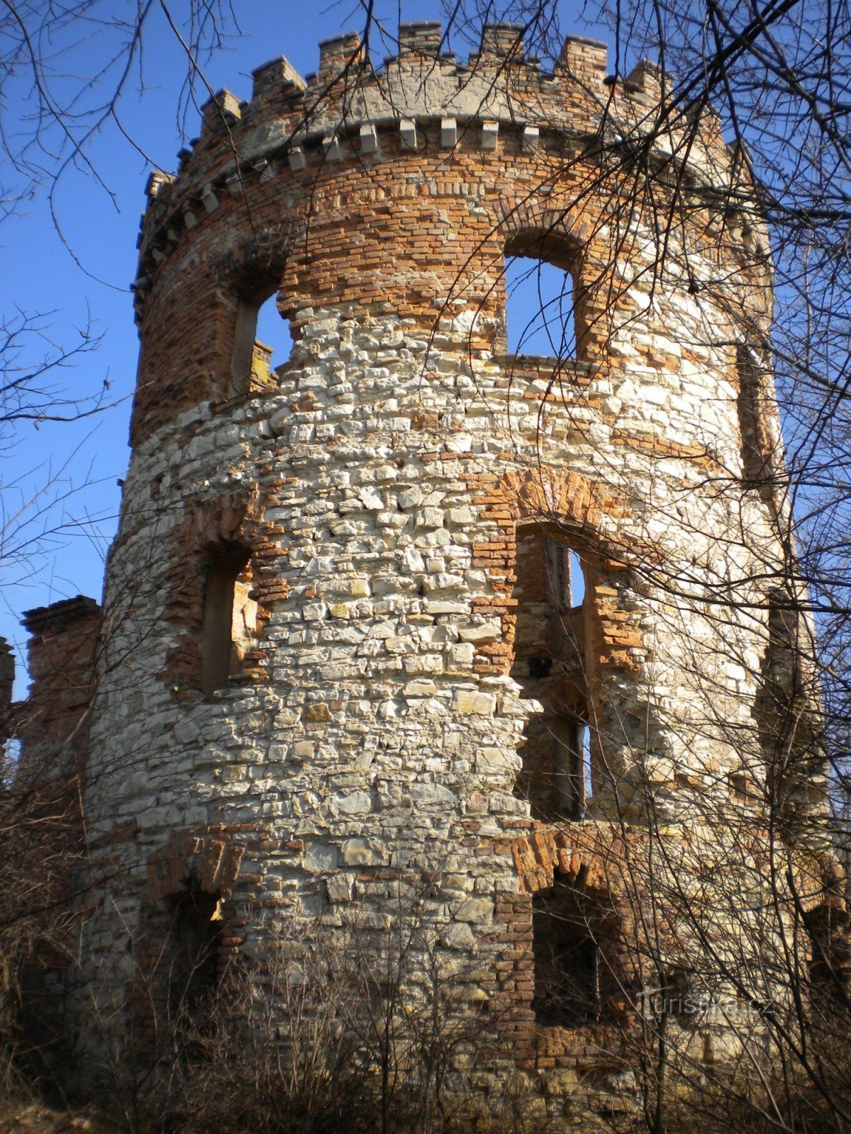 Główna okrągła część zamku...