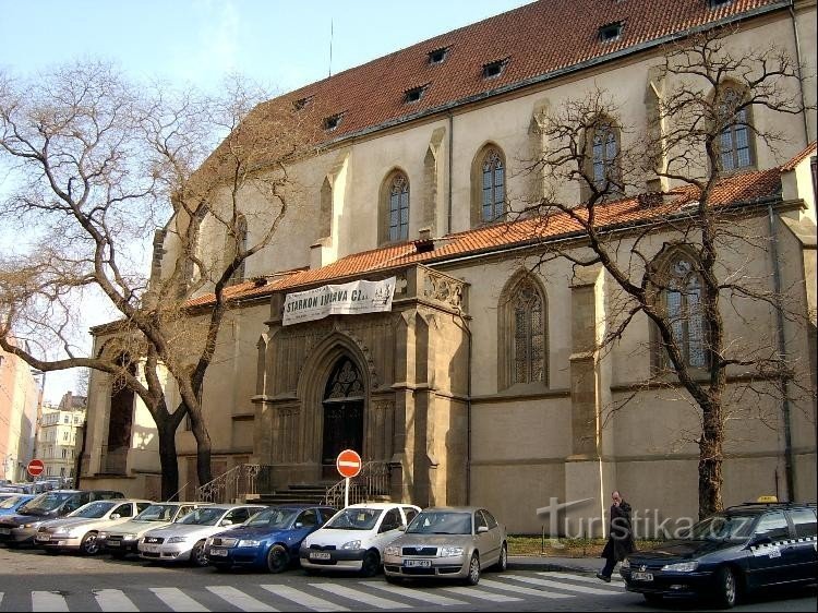 A nave da igreja