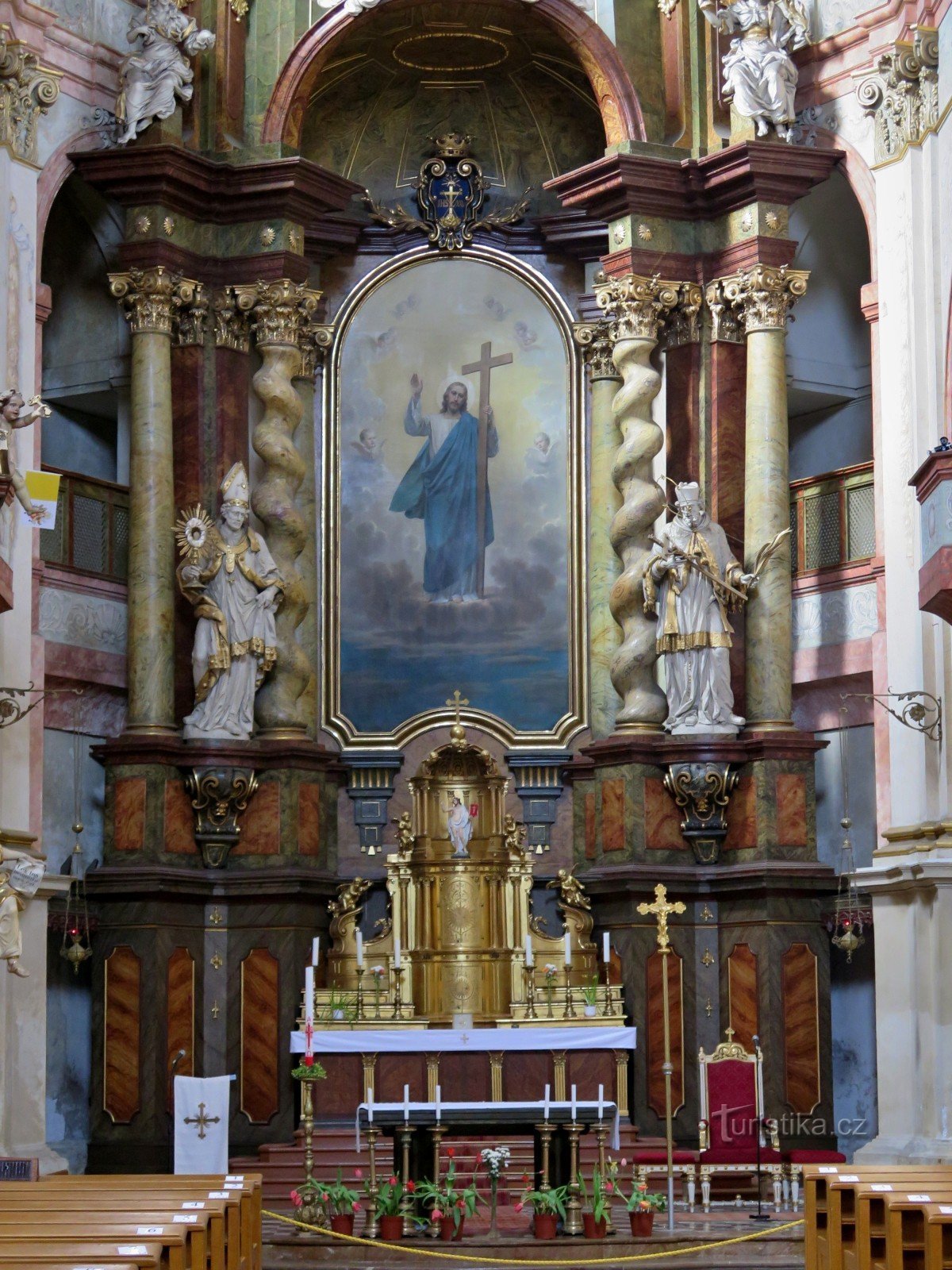 altarul principal
