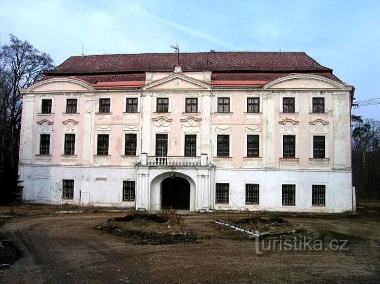 The main facade of the castle