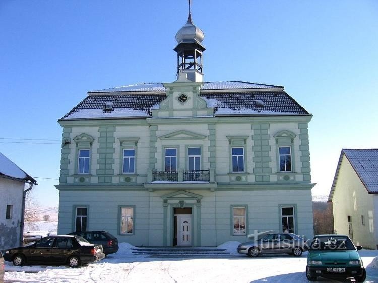 A fachada principal do castelo: Castelo Lítov