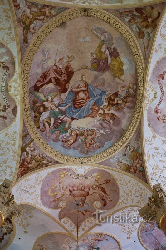 Hlavní stropní freska od F.Nabotha