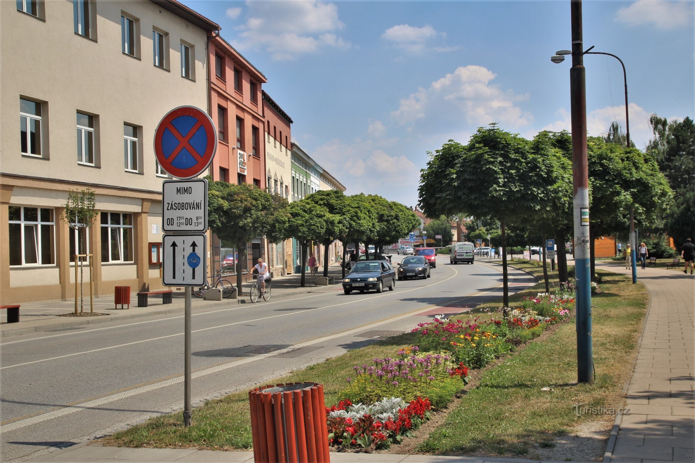 The main street on November 17 leading from the center to the station