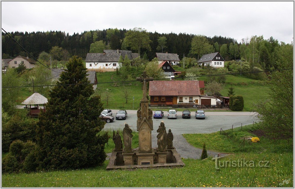 Hlavňov, oplegger met parkeerplaats