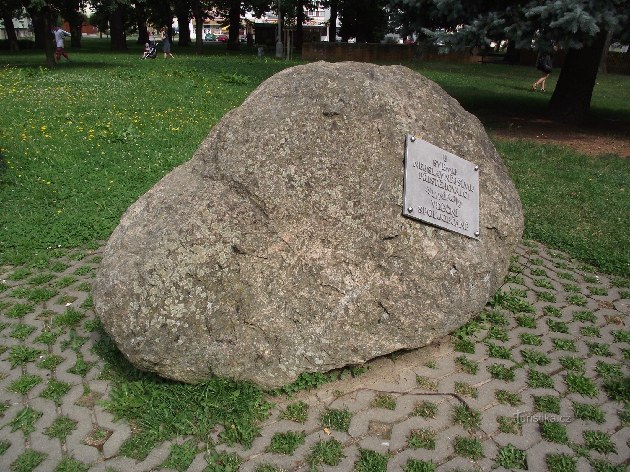 Aluminium monument