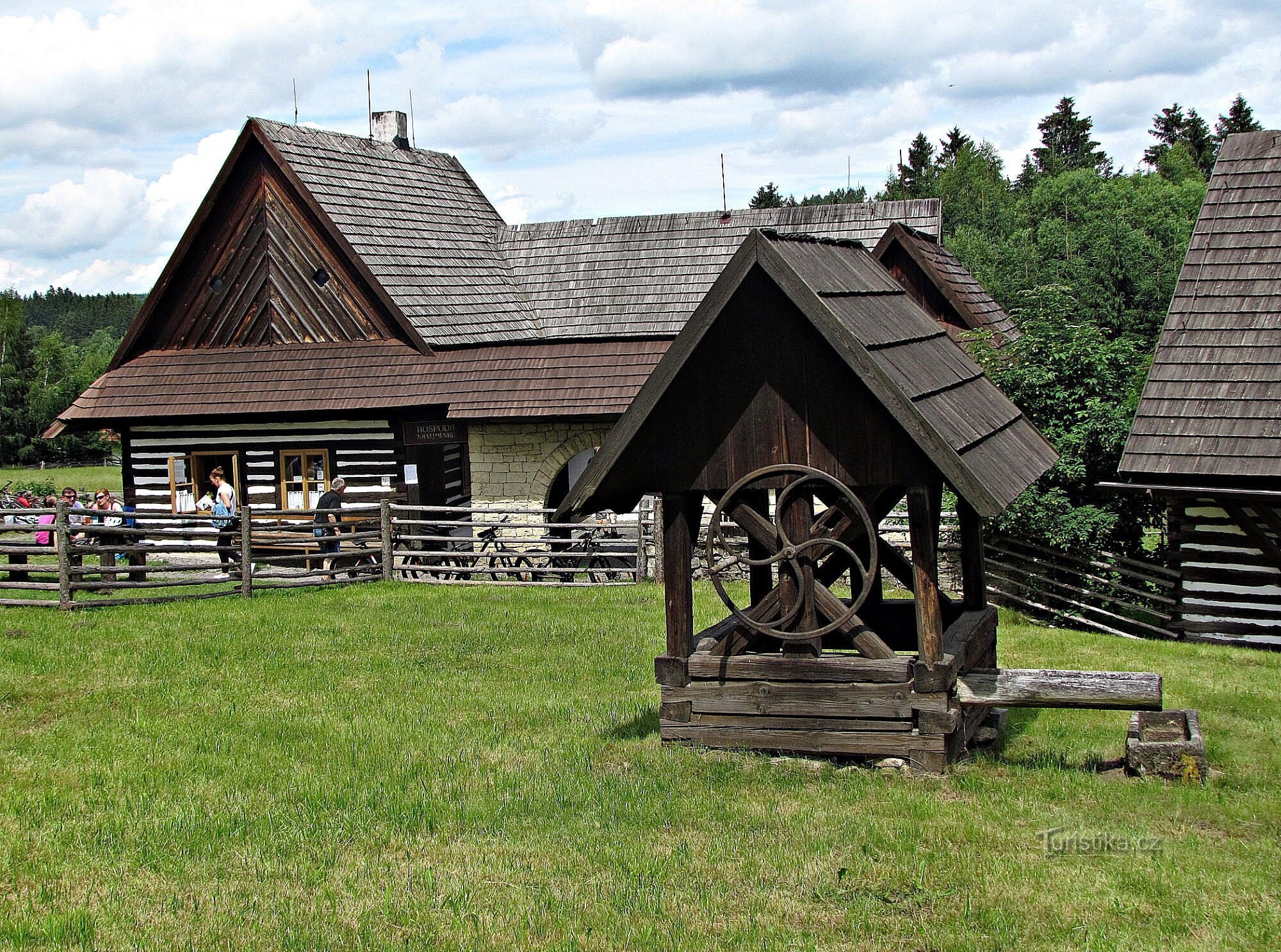 HLINSKO 21 - 8. Rondleiding door het openluchtmuseum op Veselé Kopec