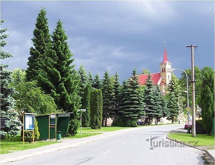 1908年から12年にかけて、オロモウツカ通りにある神の心のフルボチヴェス支部教会