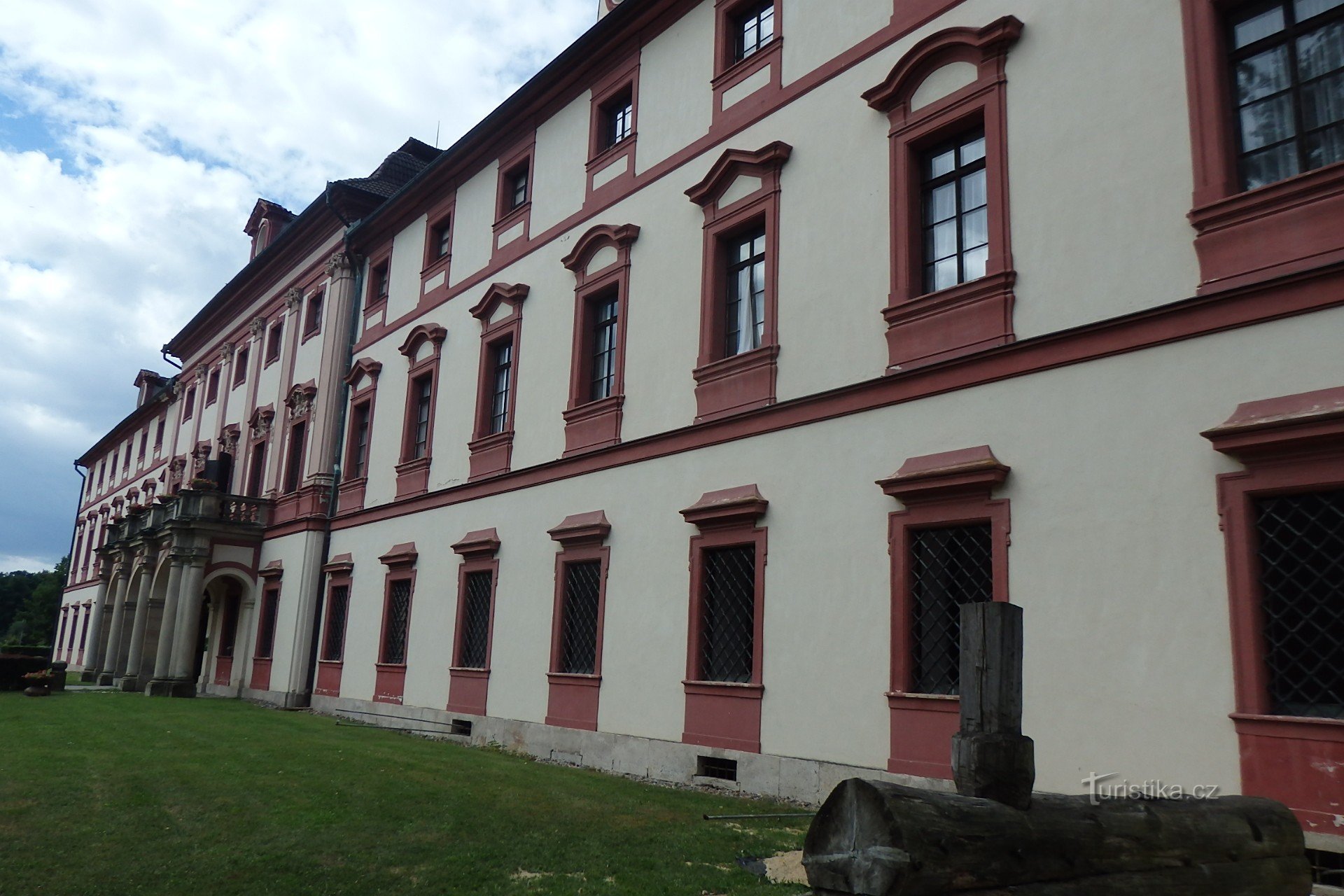 Hluboká nad Vltavou: Hunting lodge Ohrada and Zoo