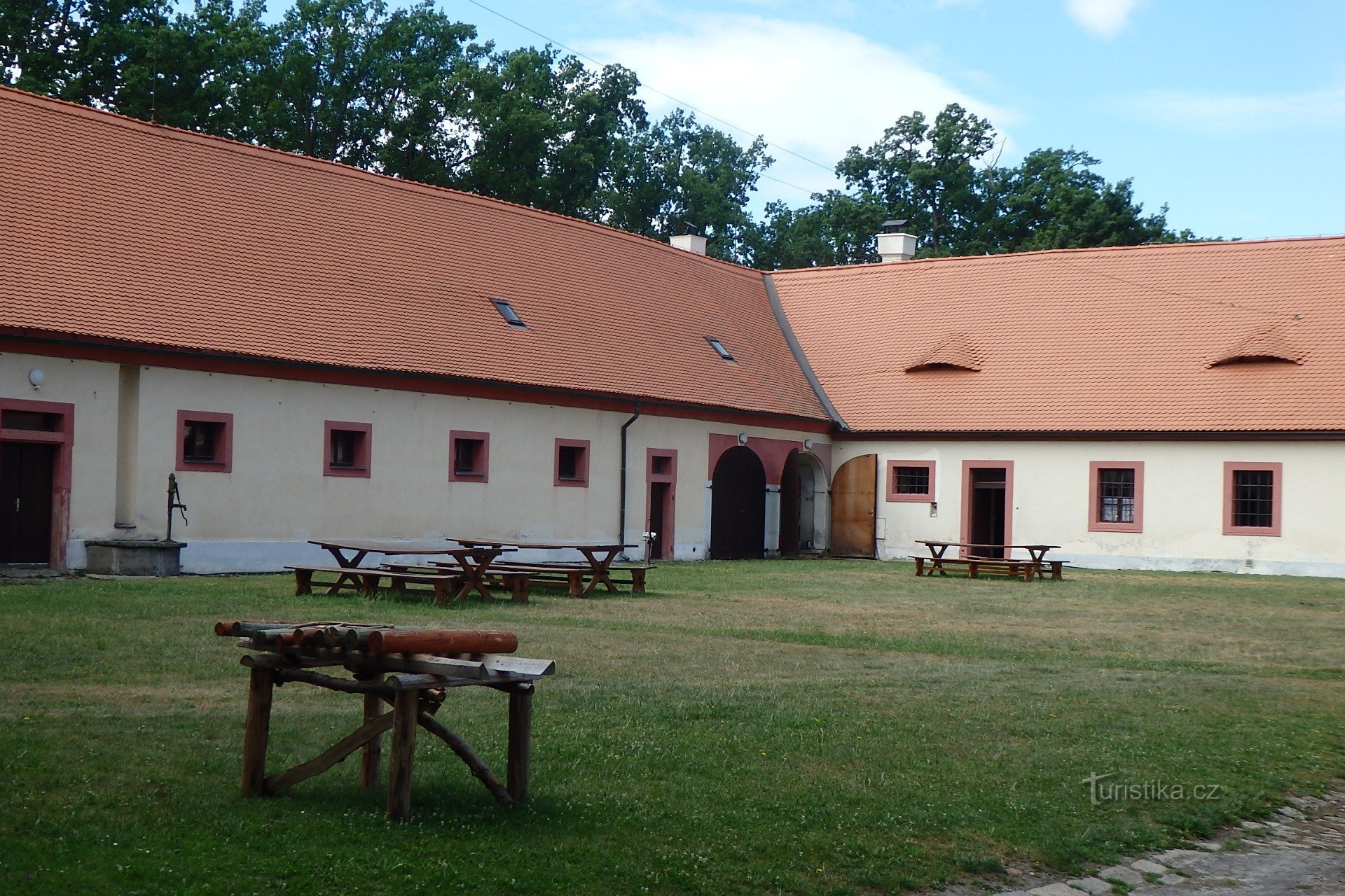 Hluboká nad Vltavou: 狩猎小屋 Ohrada 和动物园