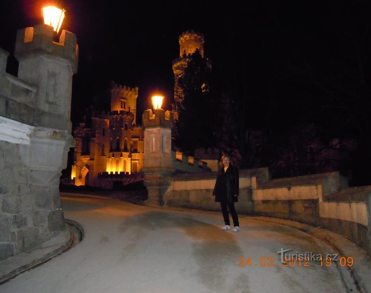 Hluboká nad Vltavou - dvorac