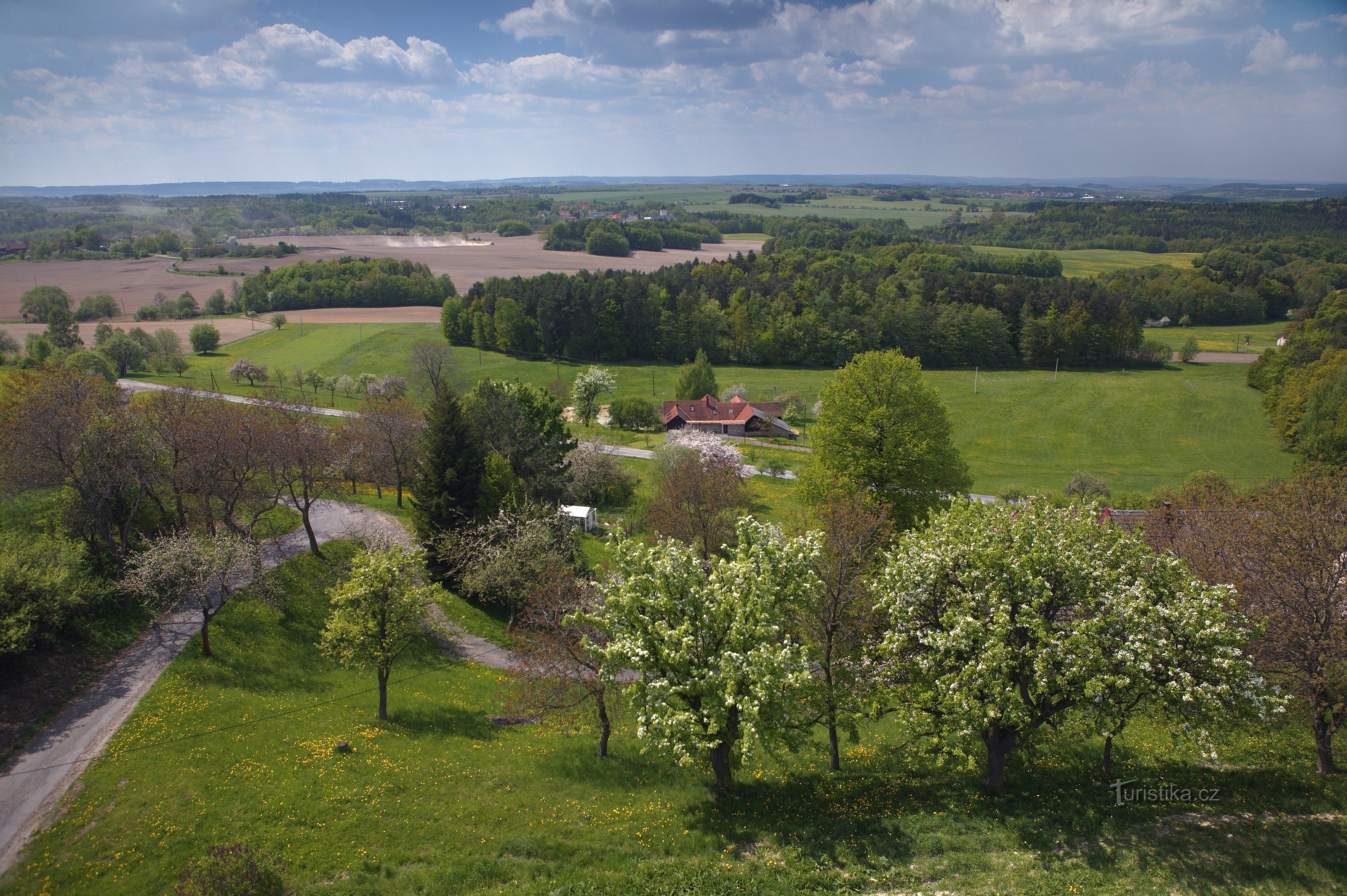 Hluboká - utsikt från utsiktstornet Borůvka