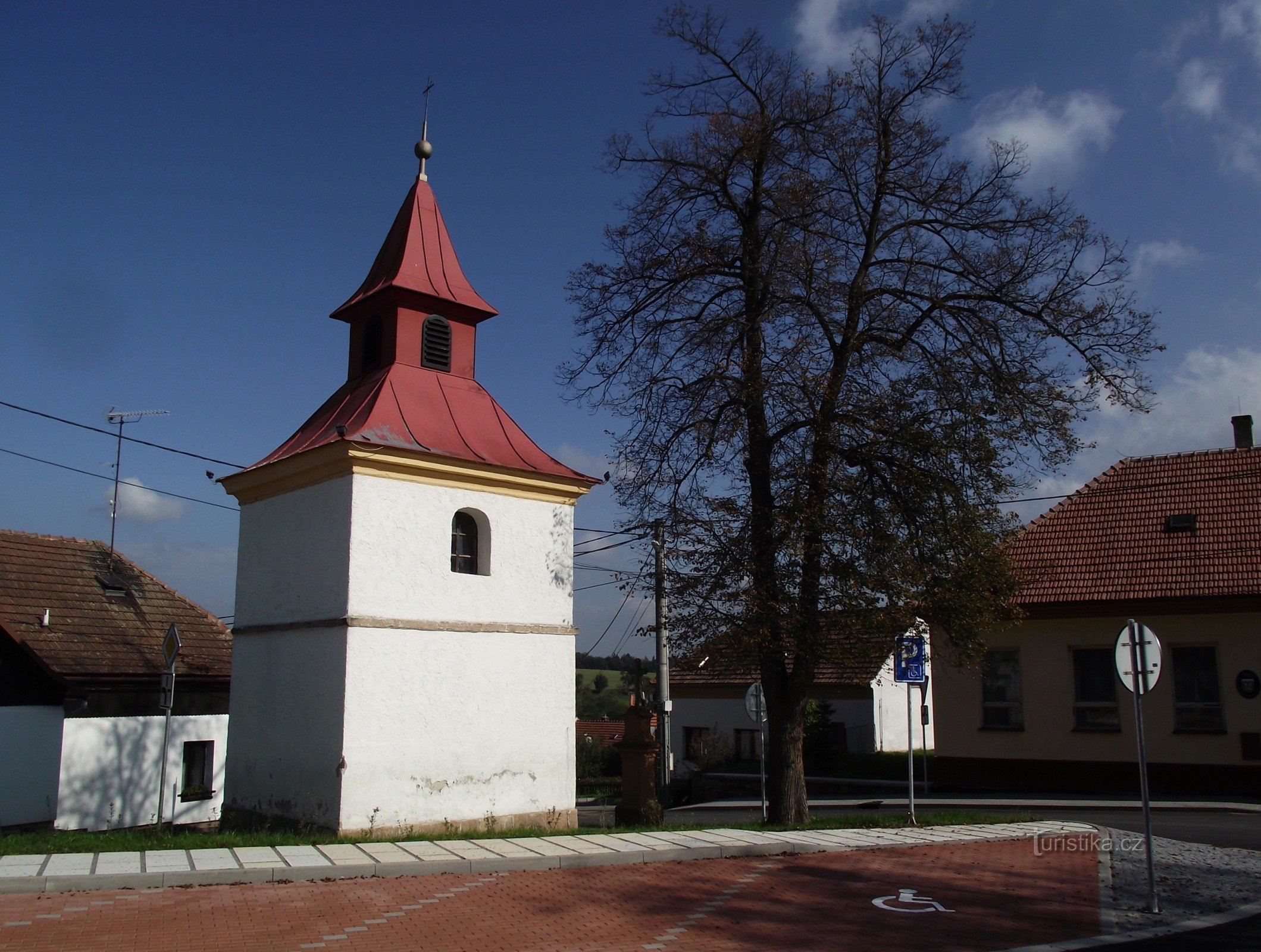 Hluboké Dvory (Tišnov közelében) – Szűz Mária mennybemenetele kápolna