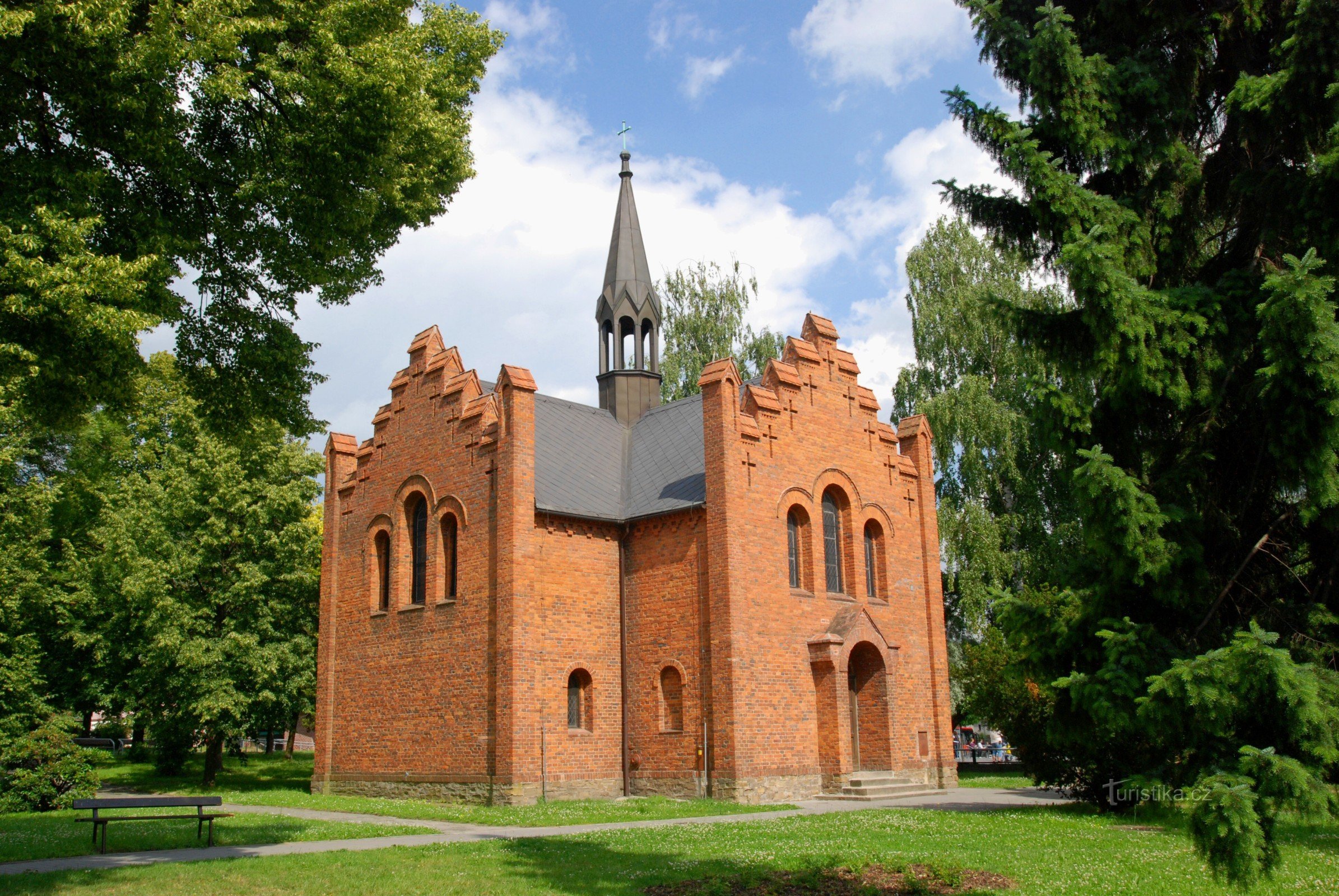 Hlúčín - Kościół ewangelicki
