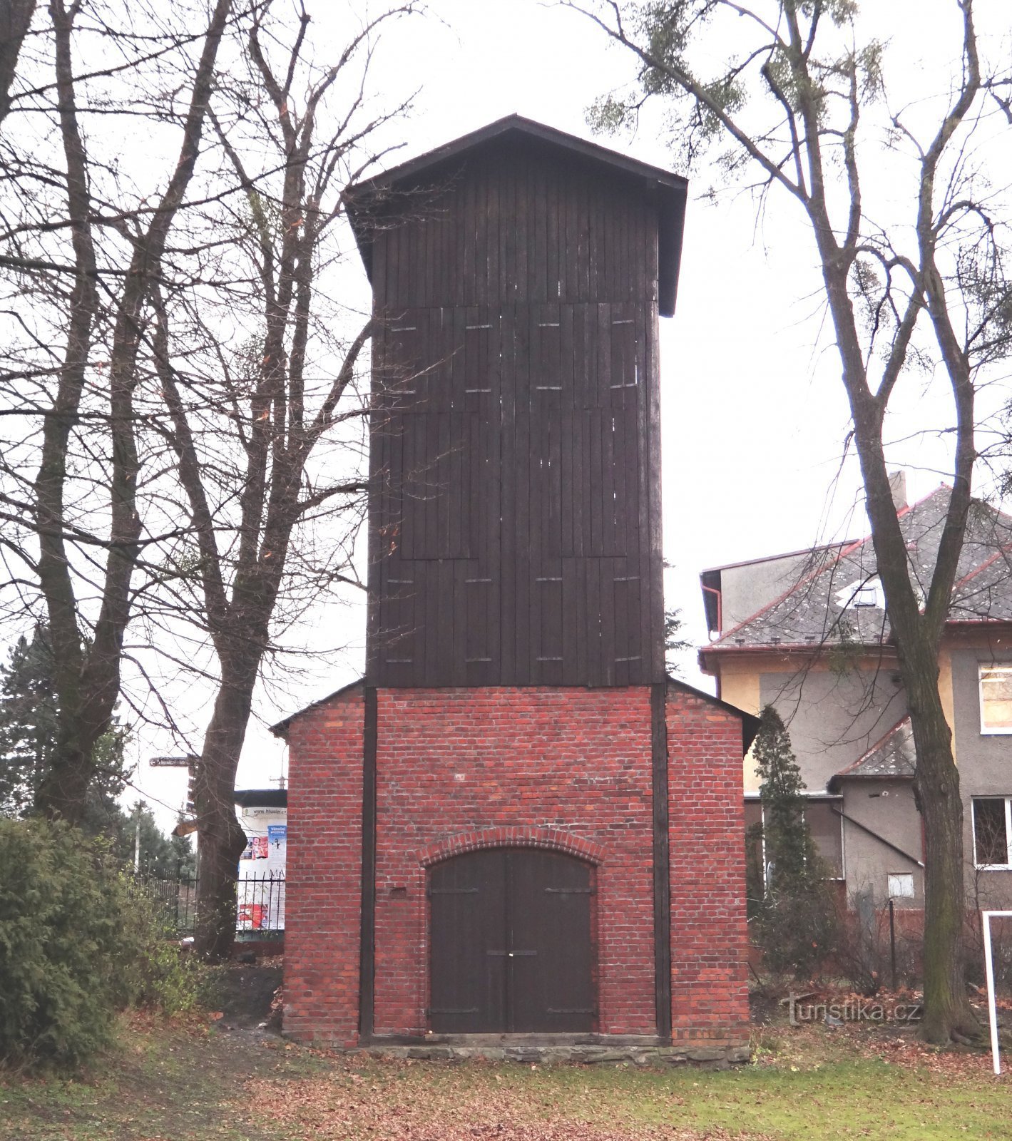 Hlúčín - caserma dei pompieri e asciuga tubi