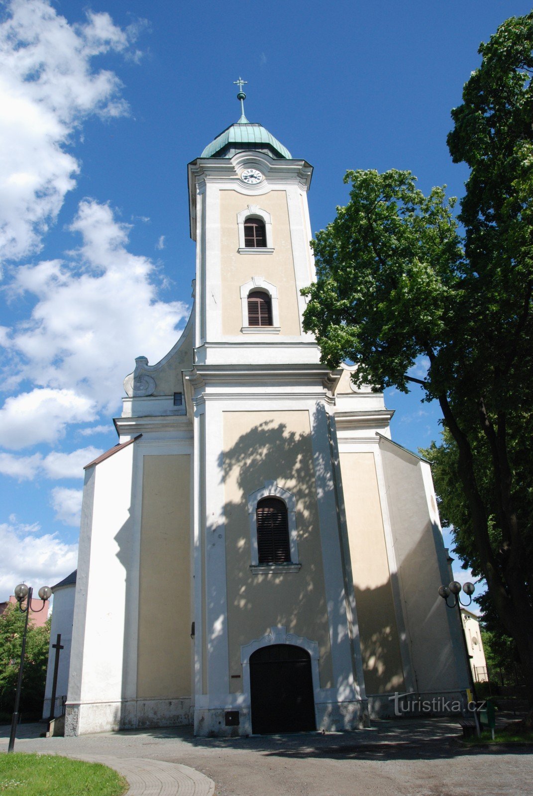 Hlúčín - Kościół św. Jan Chrzciciel