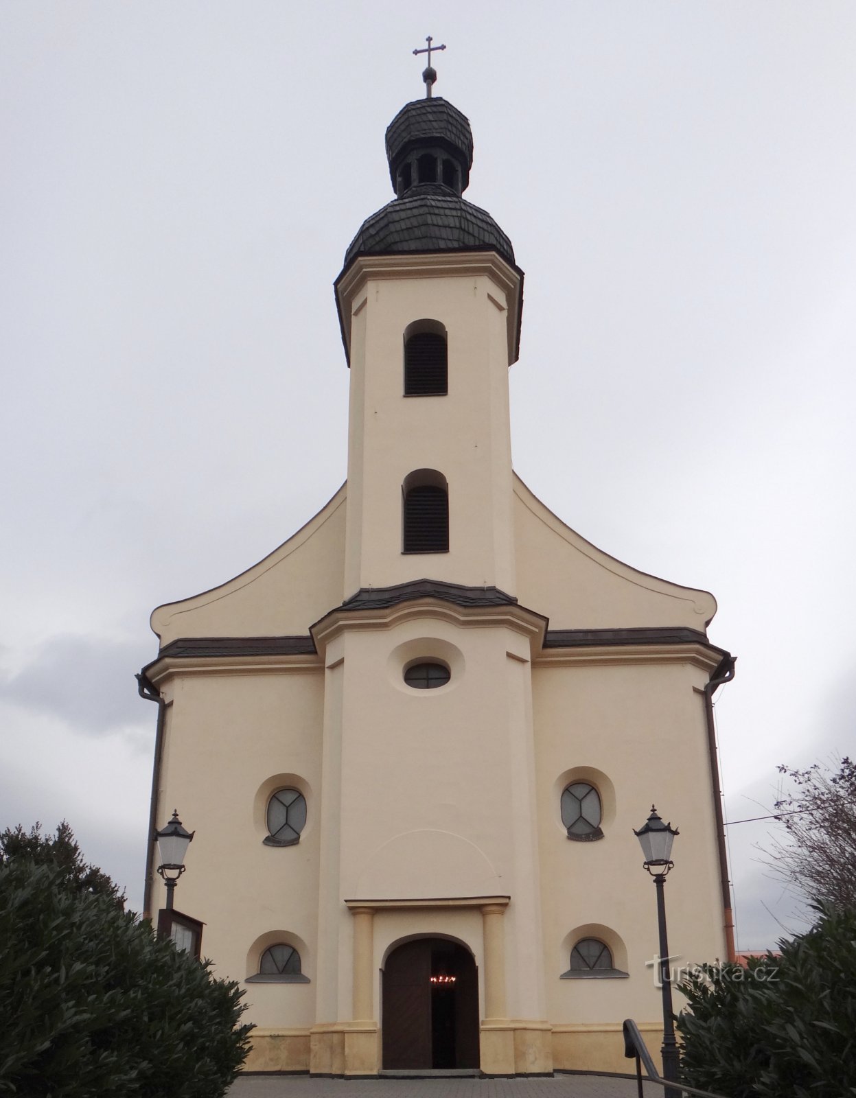 Hlúčín - kirken St. Markeder