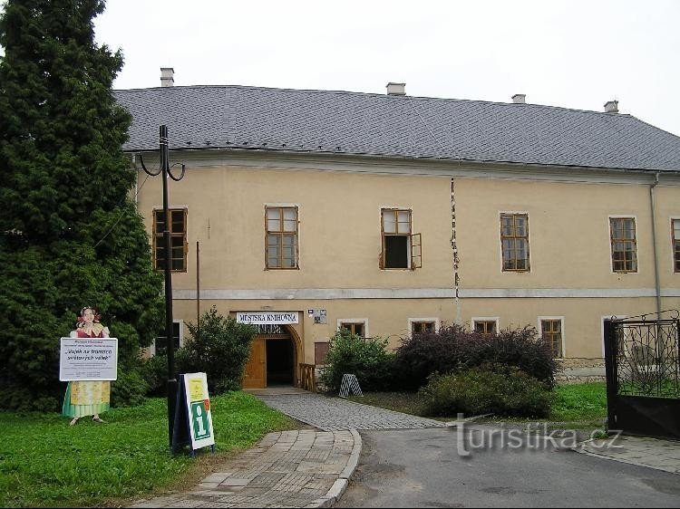 Hlúčín - château: Hlúčín - château