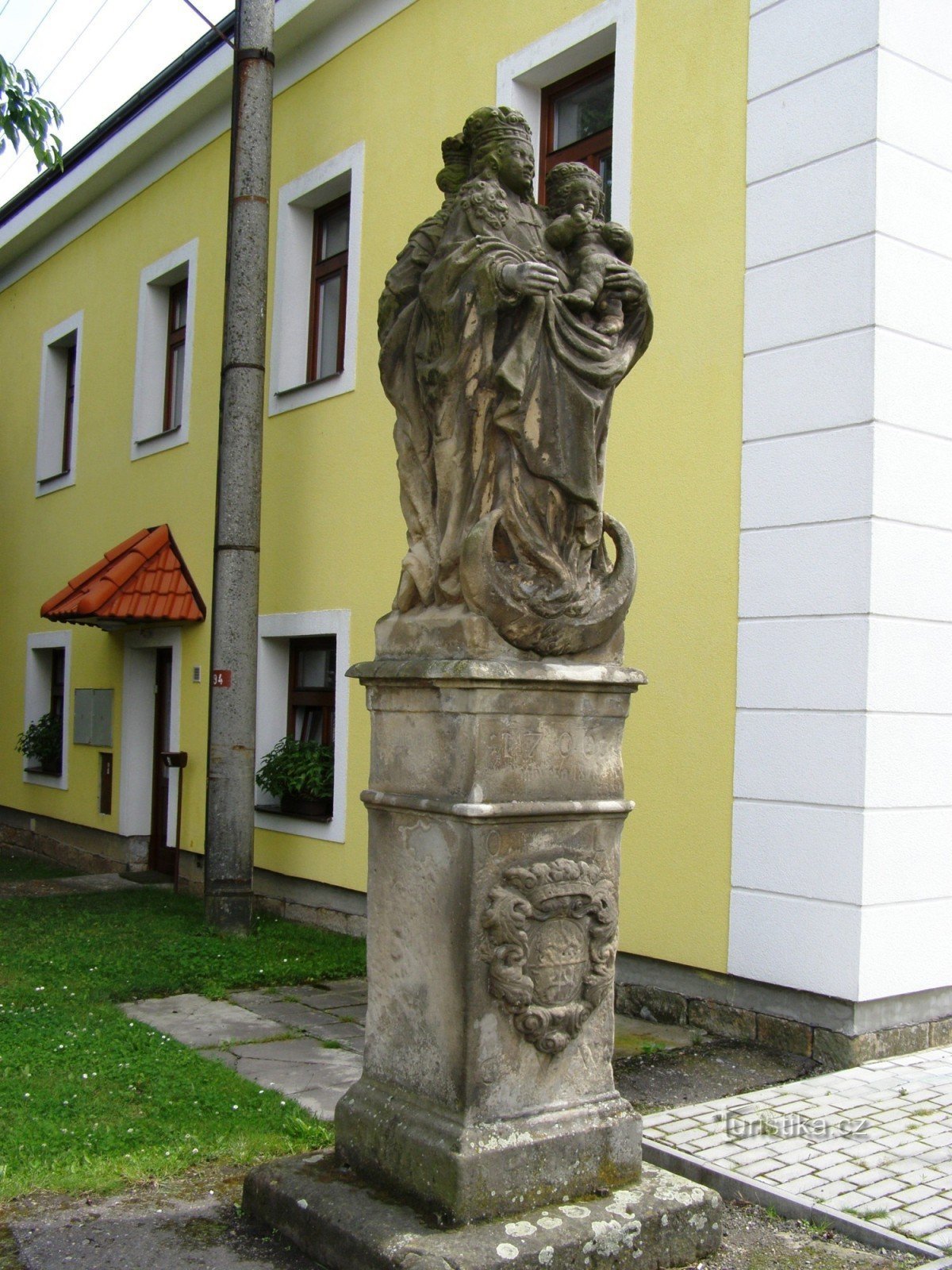 Hlušice - estatuas dobles de St. Virgen María y S. Bárbara