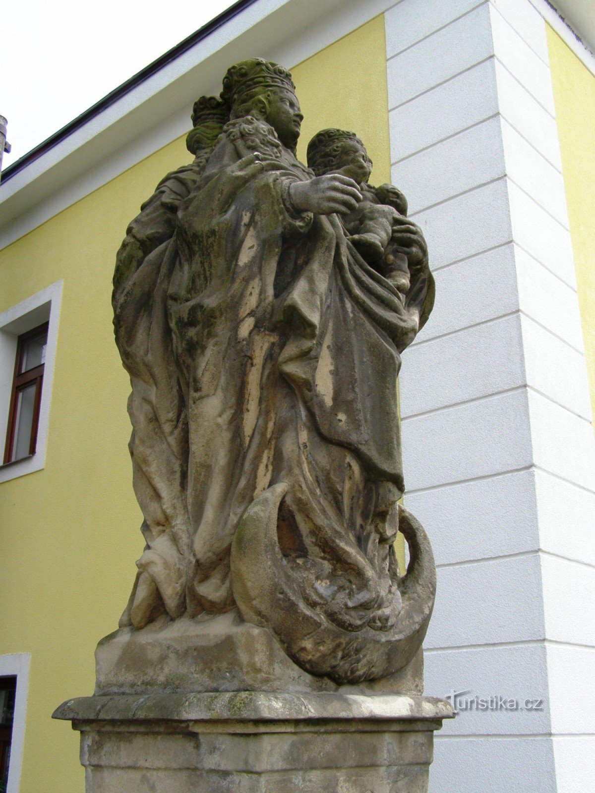 Hlušice – podwójne posągi św. Marii Panny i św. Barbary